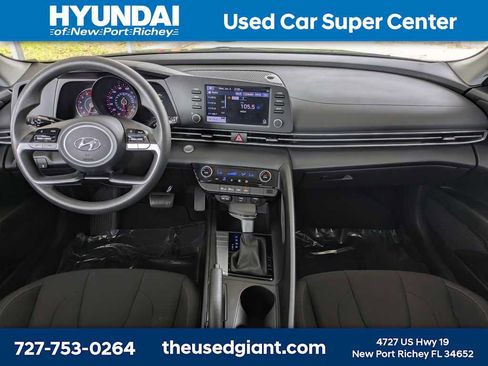 Used 2023 Hyundai Elantra SEL FWD image 13