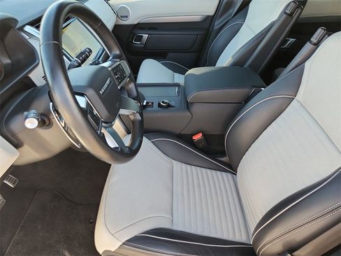 Used 2023 Land Rover Discovery S R-Dynamic image 10