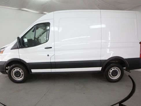 Used 2019 Ford Transit 250 130 Medium Roof RWD image 4