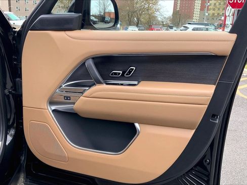 Used 2025 Land Rover Range Rover Long Wheelbase SE image 22