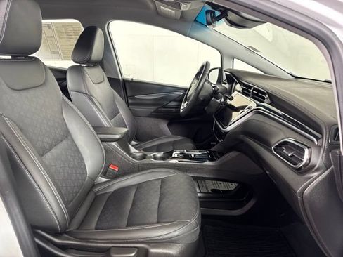Used 2023 Chevrolet Bolt LT w/ Infotainment Package FWD image 4