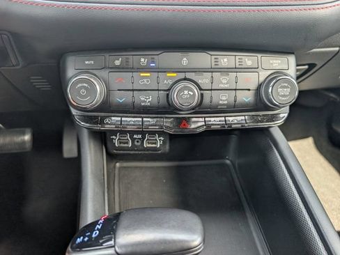 Used 2024 Dodge Durango GT RWD image 17