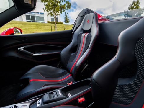 Used 2021 Ferrari F8 Tributo image 56