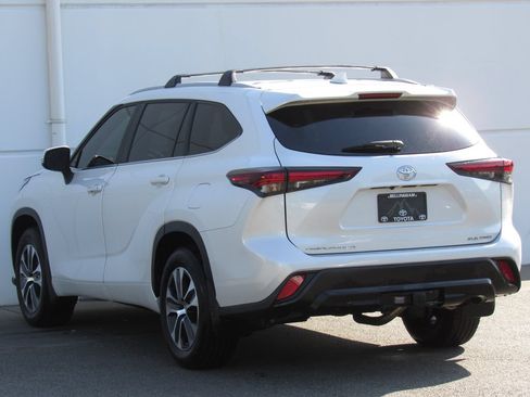 Certified 2024 Toyota Highlander XLE AWD/4WD image 5