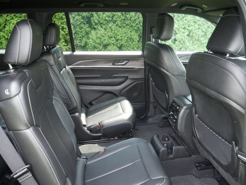 Used 2025 Jeep Grand Cherokee L Limited w/ Black Appearance Package AWD/4WD image 28