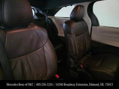 Used 2022 Toyota Sienna Platinum FWD image 16