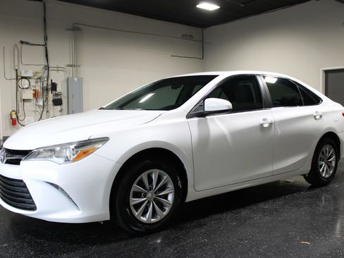 Used 2016 Toyota Camry LE FWD image 6