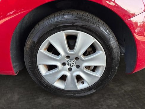 Used 2009 Volkswagen Beetle Coupe FWD image 31
