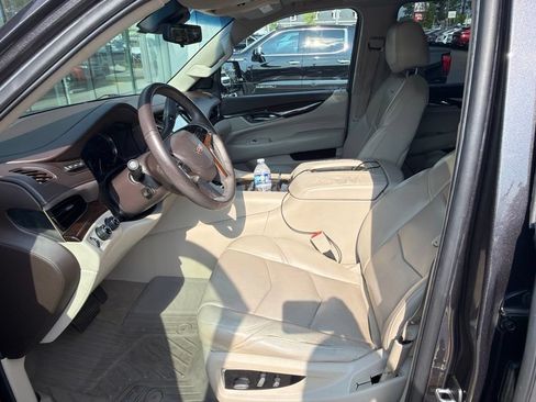 Used 2017 Cadillac Escalade Premium Luxury AWD/4WD image 5