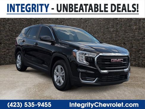 Used 2024 GMC Terrain SLE FWD image 1