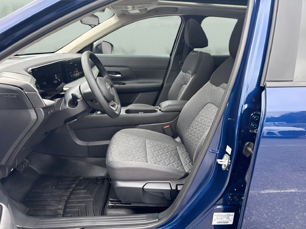 Used 2026 Nissan Kicks SV w/ SV Premium Package FWD image 9