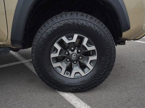 Used 2019 Toyota Tacoma TRD Off-Road image 43