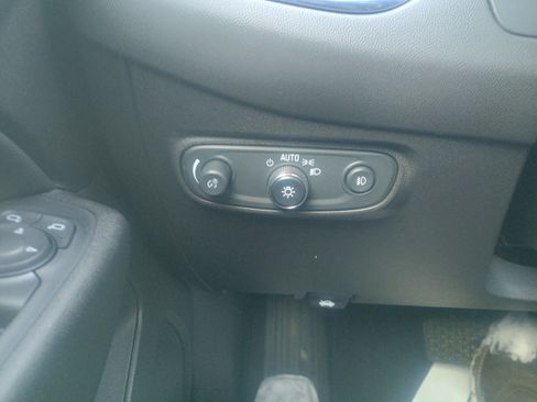 Used 2020 Chevrolet Equinox LT w/ Driver Convenience Package image 21