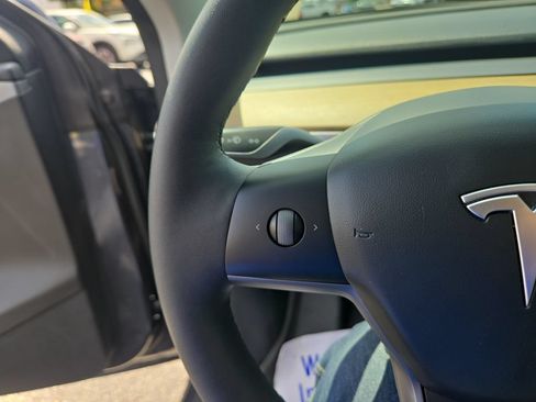Used 2022 Tesla Model Y Long Range AWD/4WD image 15