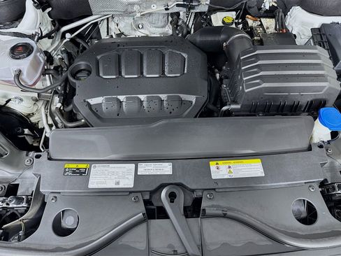 Used 2024 Volkswagen Atlas Cross Sport SE image 28