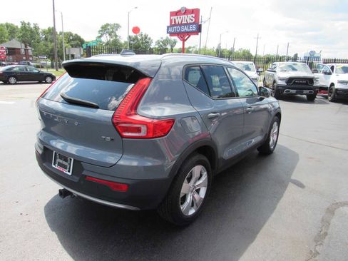 Used 2021 Volvo XC40 T5 Momentum image 6