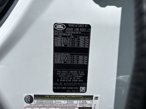 New 2025 Land Rover Discovery Dynamic SE image 30