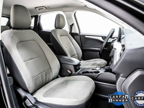 Used 2022 Ford Escape SE image 32