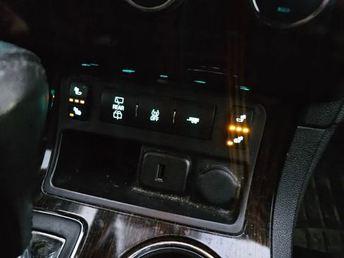 Used 2016 Chevrolet Traverse LT image 12