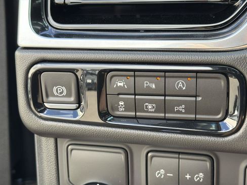 New 2026 GMC Yukon XL Elevation w/ Elevation Premium Package RWD image 19