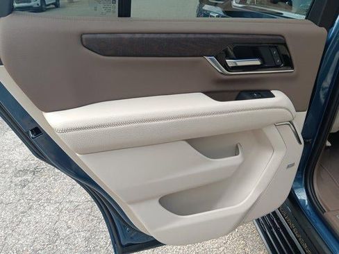 New 2026 GMC Yukon Denali w/ Denali Reserve Package AWD/4WD image 15