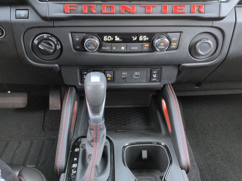 Used 2025 Nissan Frontier PRO-4X w/ Pro Premium Package AWD/4WD image 26