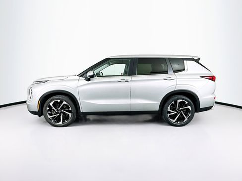 Used 2024 Mitsubishi Outlander SE image 4