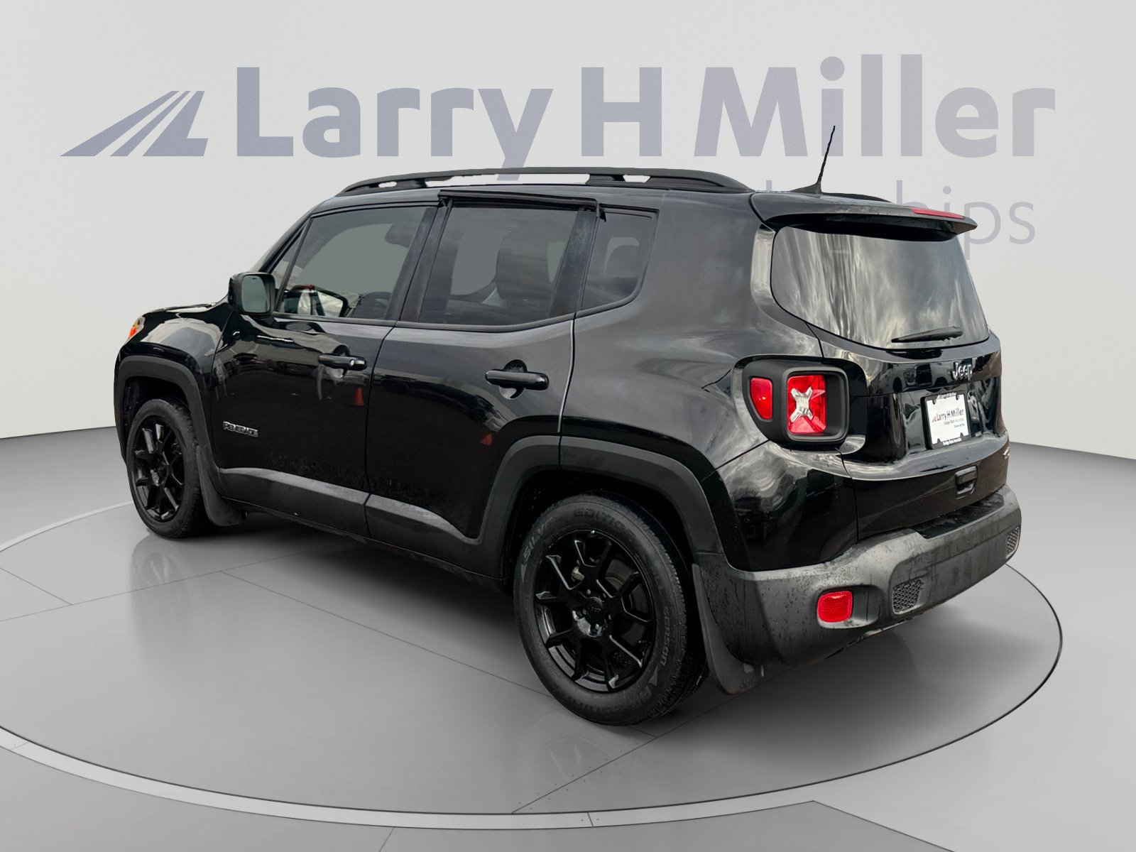 Used 2020 Jeep Renegade Latitude FWD image 3