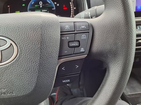 Used 2025 Toyota Camry LE FWD image 59