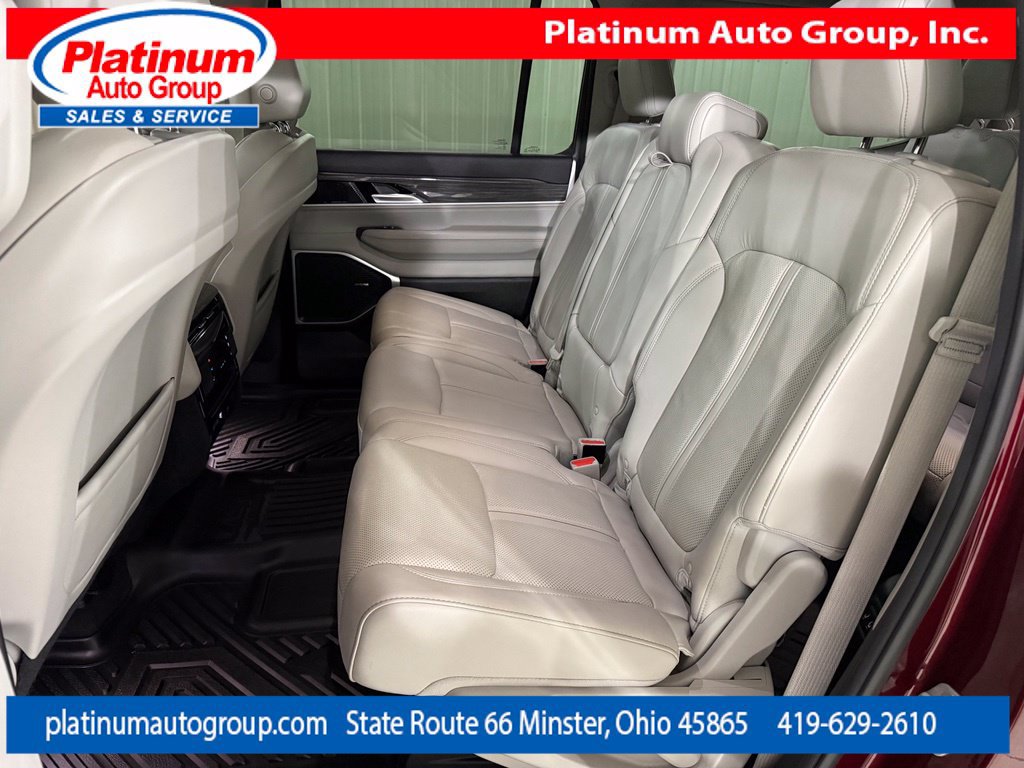 Used 2022 Jeep Wagoneer Series III AWD/4WD image 33