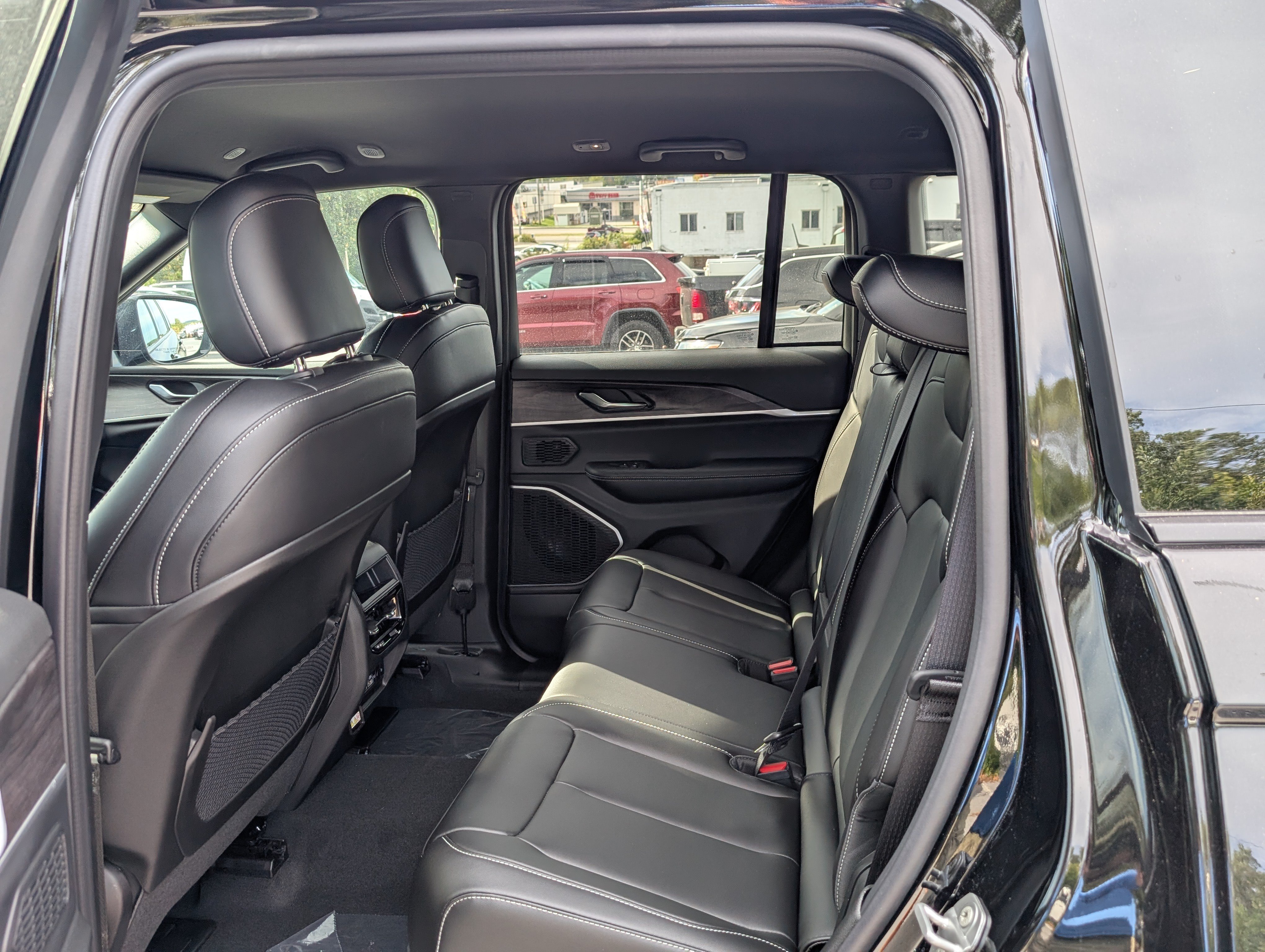 New 2025 Jeep Grand Cherokee Limited w/ Black Appearance Package AWD/4WD image 14