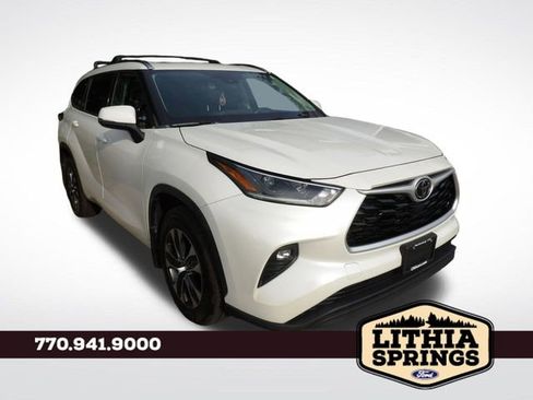 Used 2021 Toyota Highlander XLE image 1