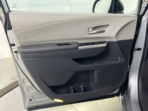 Used 2024 Toyota Sienna XLE image 27