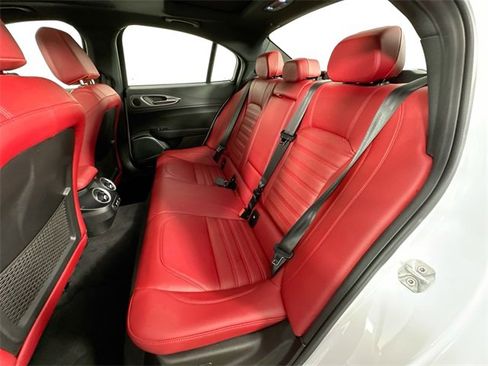 Used 2022 Alfa Romeo Giulia Veloce image 27