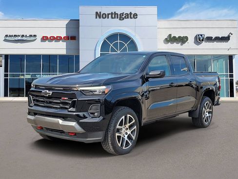 Used 2024 Chevrolet Colorado Z71 w/ Z71 Convenience Package 2 AWD/4WD image 2