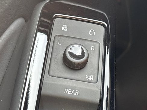 Used 2024 Volkswagen ID.4 S image 56