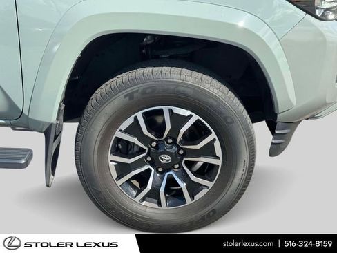Used 2022 Toyota Tacoma TRD Sport w/ Technology Package AWD/4WD image 8