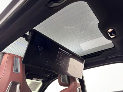 Used 2025 BMW 740i w/ Premium Package image 13