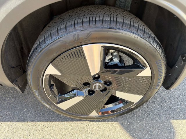 Certified 2025 Nissan Kicks SR FWD image 8