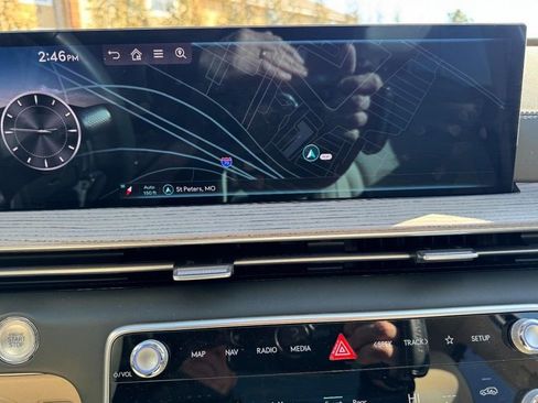 Certified 2025 Genesis GV80 2.5T Prestige image 22