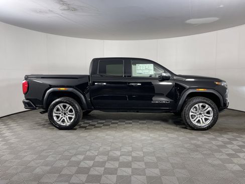 New 2026 GMC Canyon Denali w/ LPO, Denali Black Edition image 5