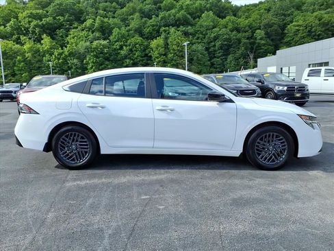 Used 2026 Nissan Sentra SV w/ SV Convenience Package FWD image 3