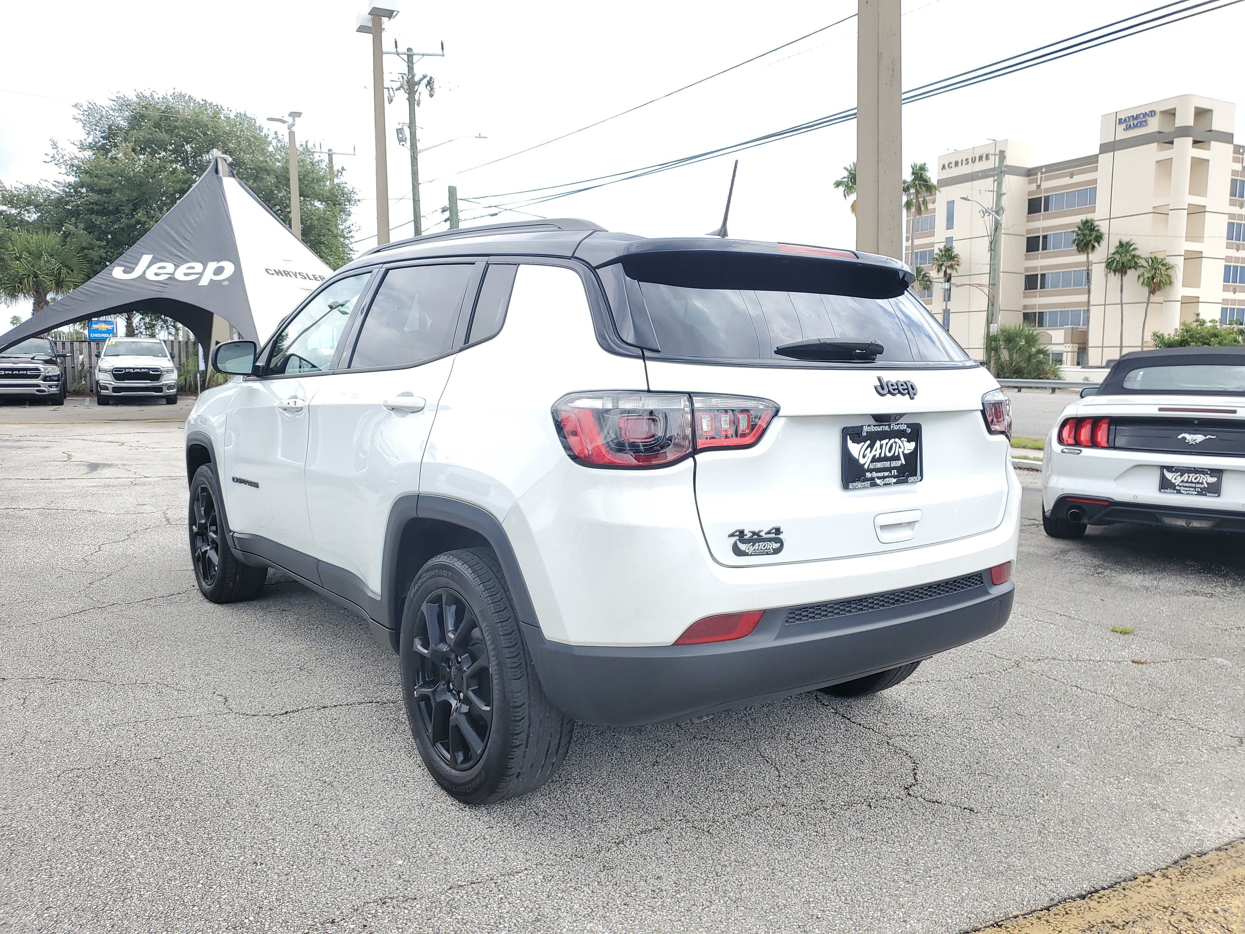 Used 2023 Jeep Compass Latitude AWD/4WD image 3