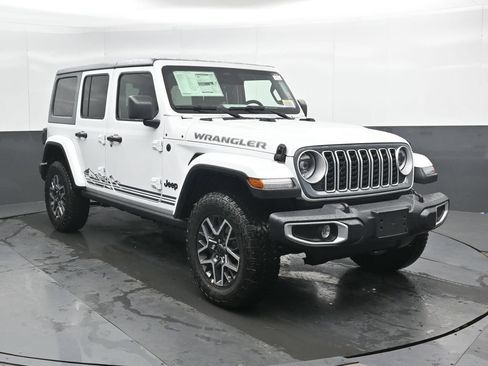 New 2026 Jeep Wrangler Unlimited Sahara w/ Rockslide Package AWD/4WD image 5