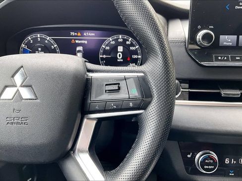 Used 2024 Mitsubishi Outlander SEL AWD/4WD image 18
