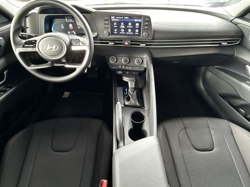 Used 2026 Hyundai Elantra SE FWD image 24