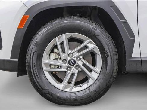Certified 2025 Hyundai Tucson SE image 9