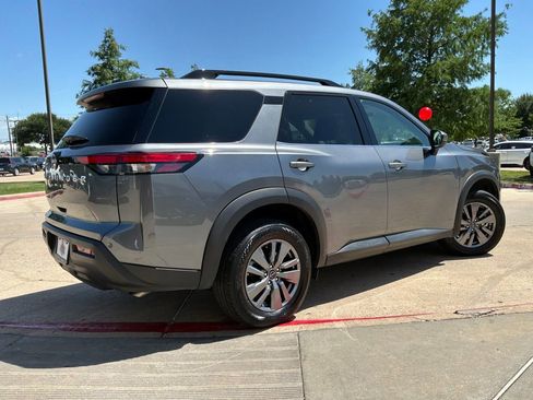 Used 2025 Nissan Pathfinder SV FWD image 6