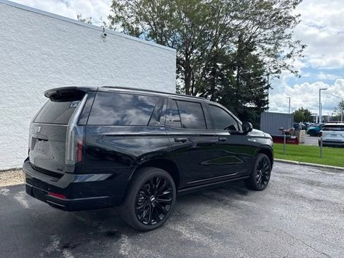 Used 2026 Cadillac Escalade Platinum Sport w/ LPO, ONYX Package AWD/4WD image 5