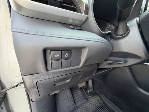 Used 2023 Toyota Highlander L AWD/4WD image 22